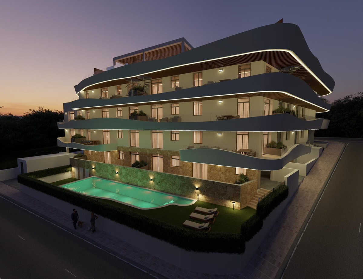 2 Bedroom Penthouse in Estepona - Photo 24