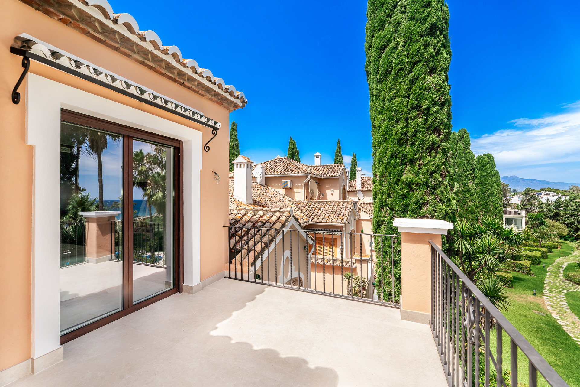 4 Bedroom Townhouse in Estepona - Photo 21