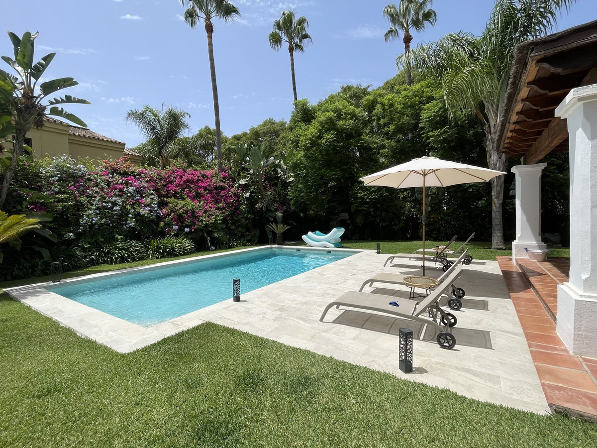 4 Bedroom Villa in Marbella - Photo 18