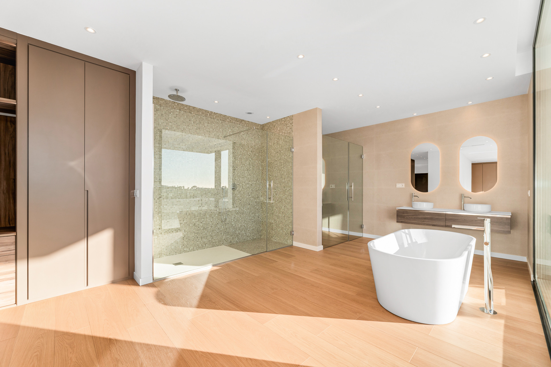 6 Bedroom Villa in Estepona - Photo 11