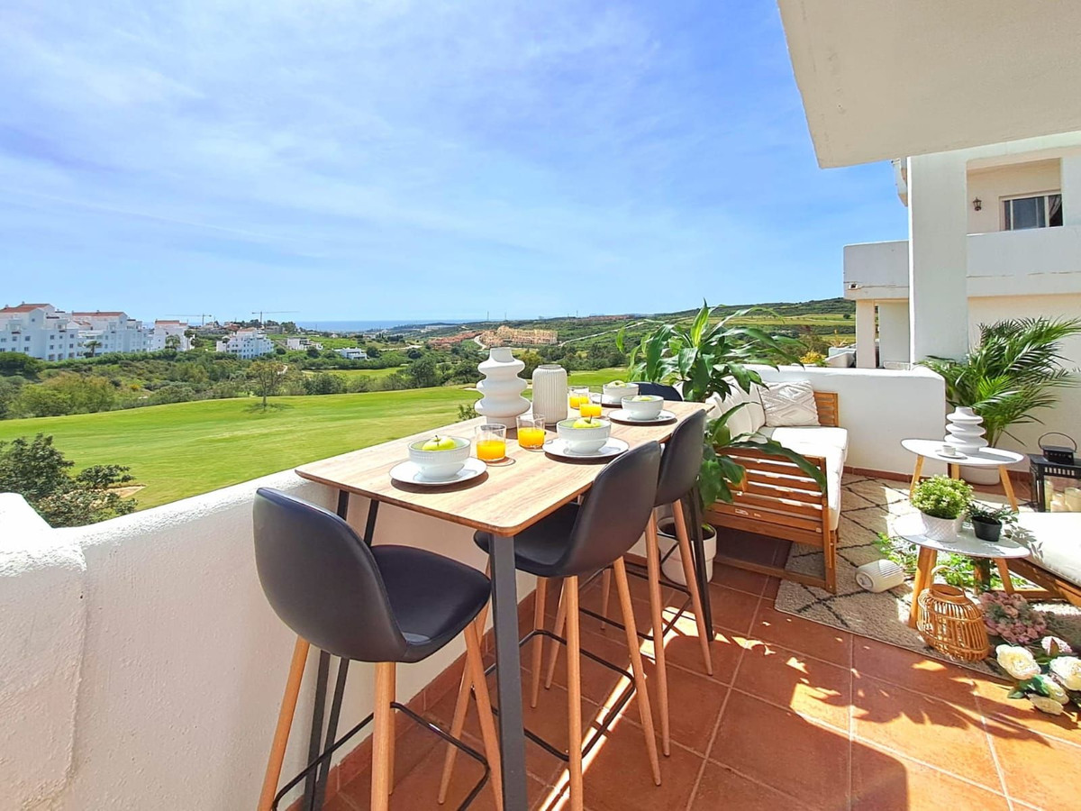 2 Bedroom Apartment in Estepona - Photo 3