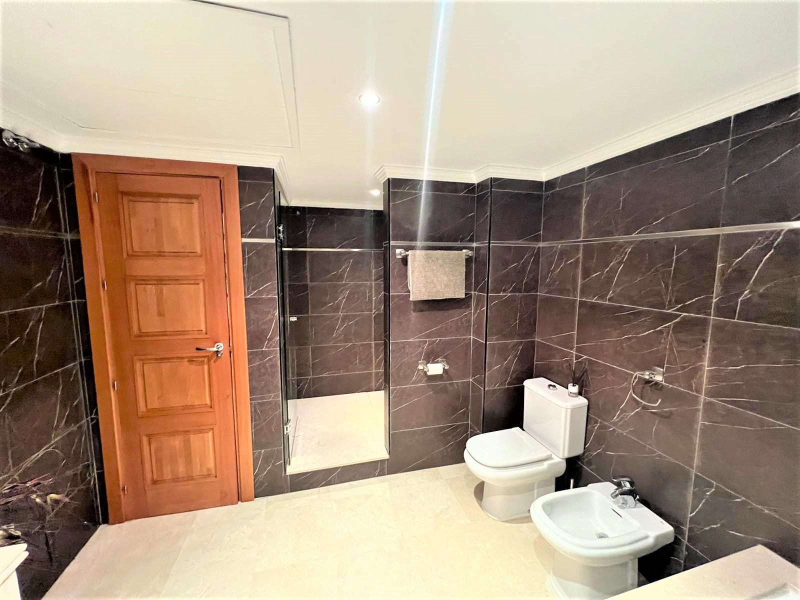 6 Bedroom Villa in Mijas - Photo 24