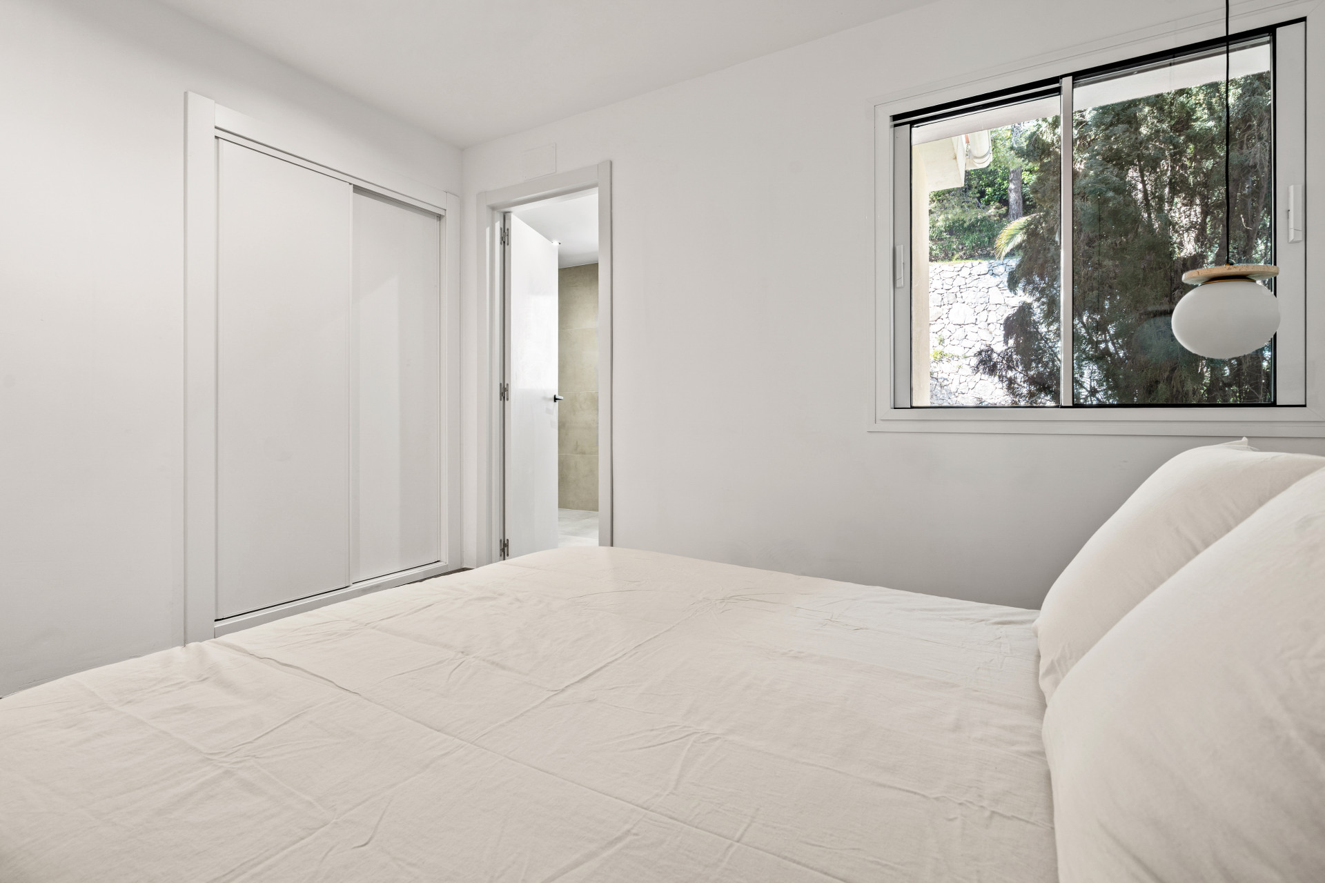 3 Bedroom Penthouse in Benahavís - Photo 13