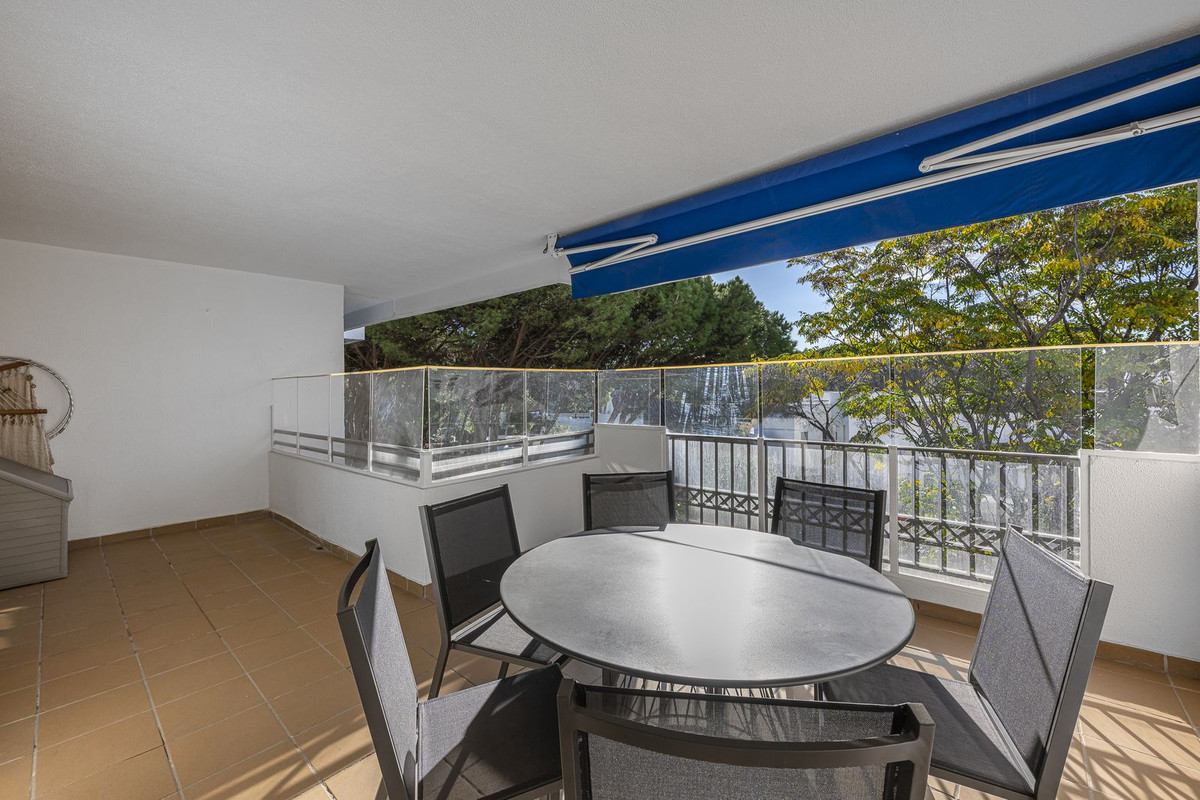 2 Bedroom Apartment in Marbella - Photo 4
