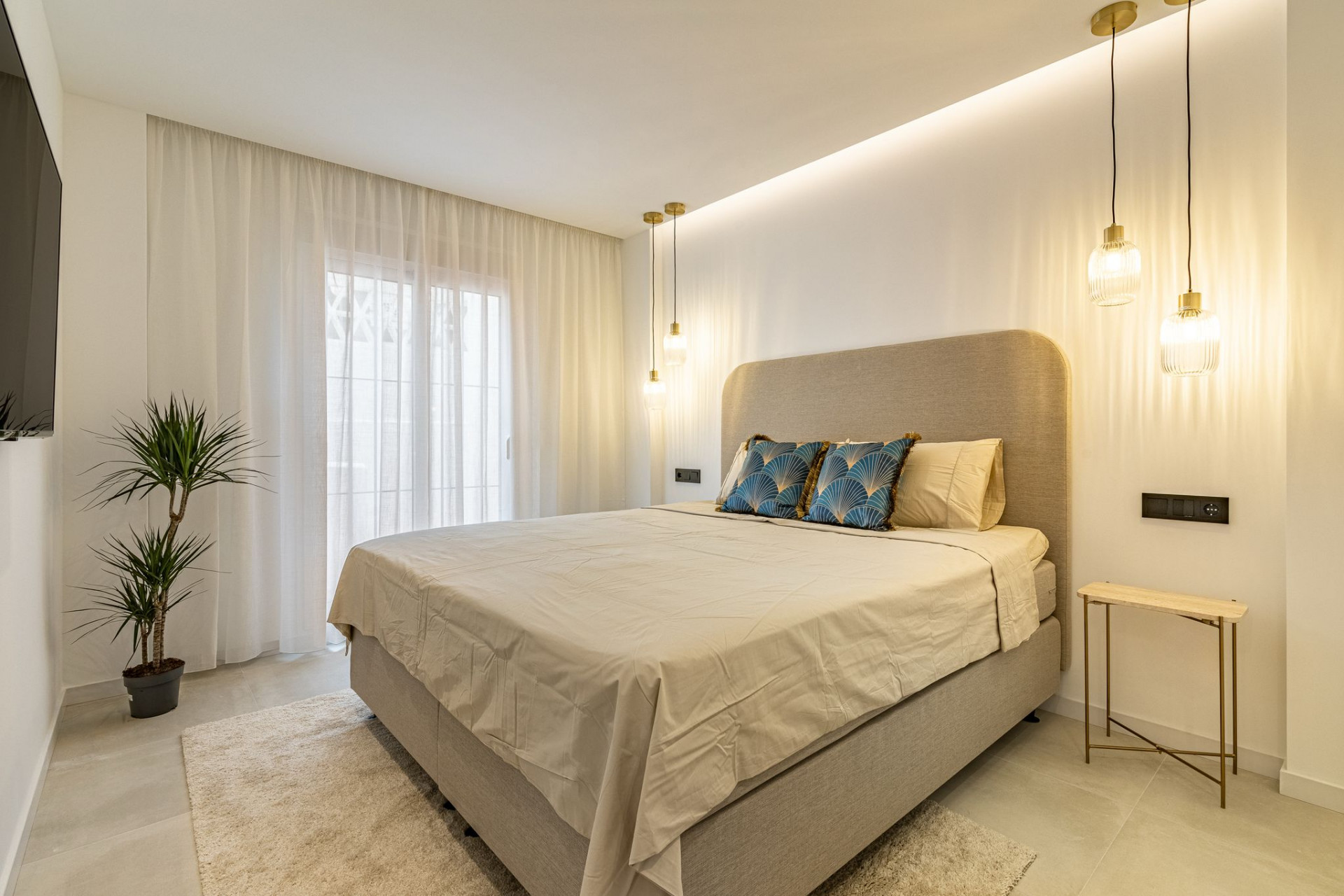 3 Bedroom Apartment in Marbella - Photo 2