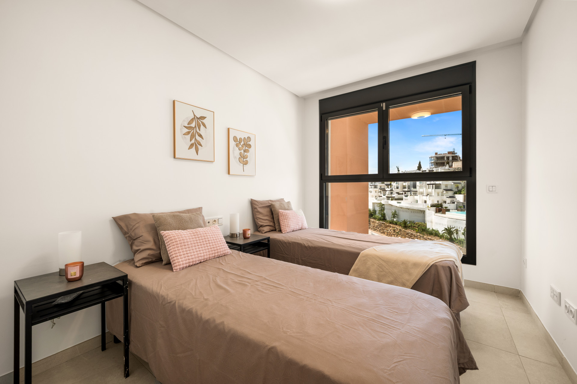 3 Bedroom Penthouse in Benahavís - Photo 10
