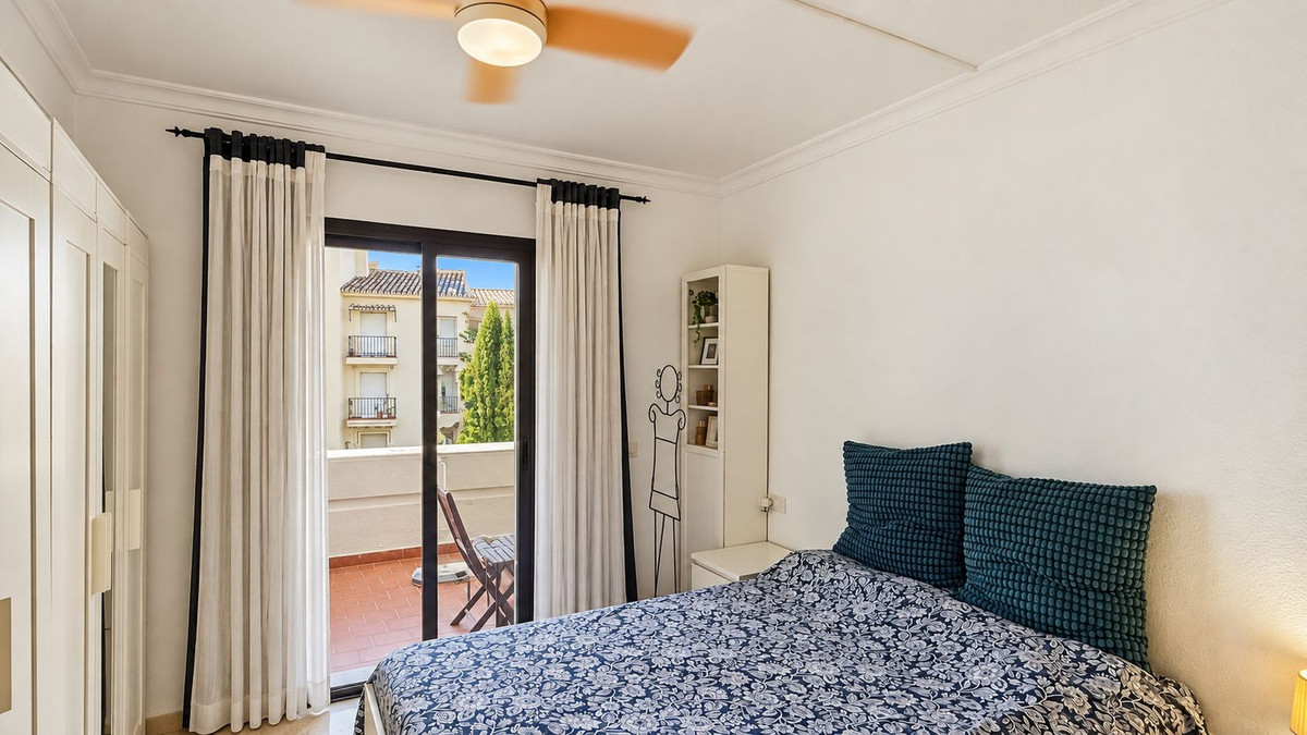 2 Bedroom Apartment in Mijas - Photo 11