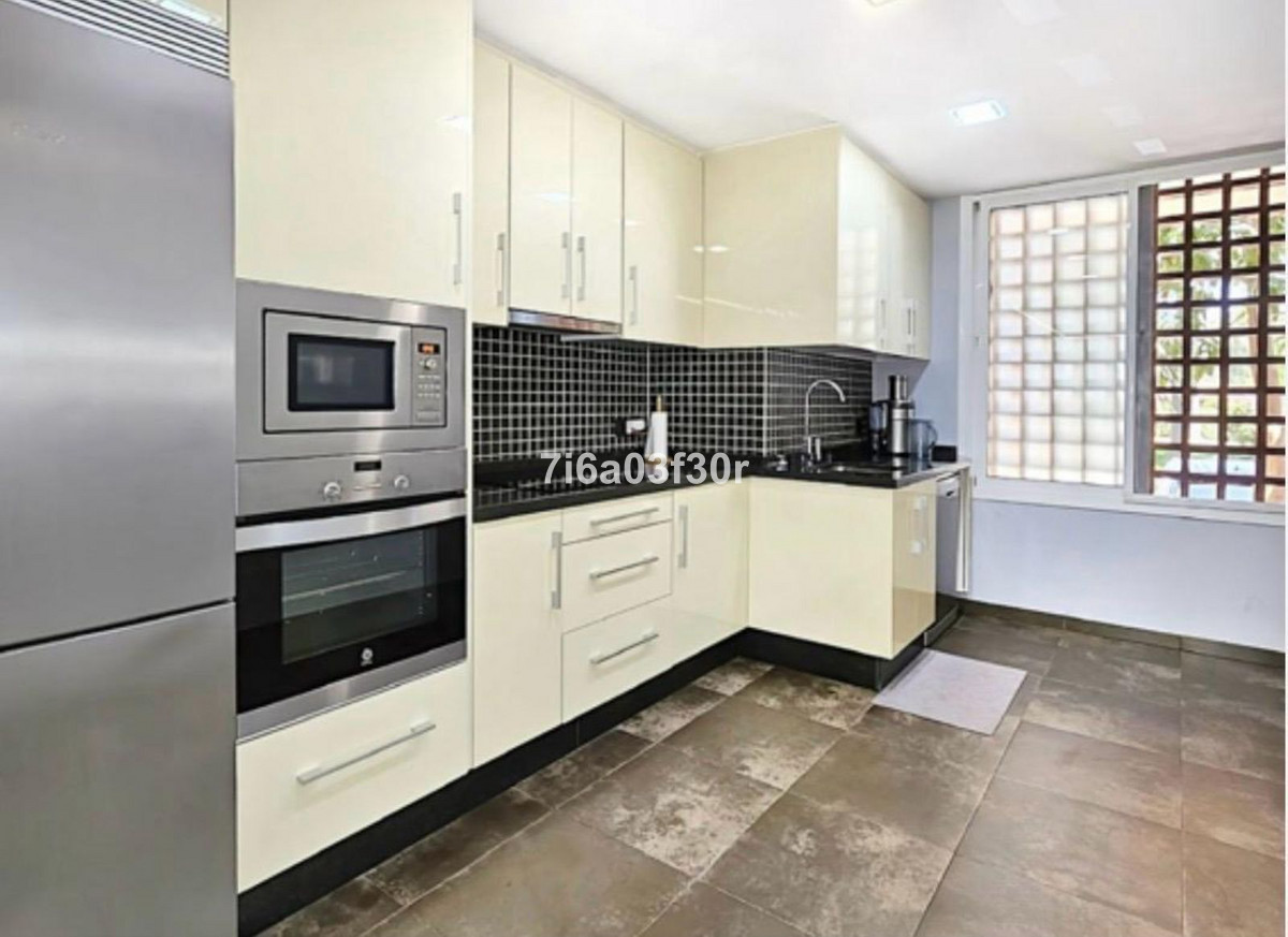 2 Bedroom Apartment in Estepona - Foto 12