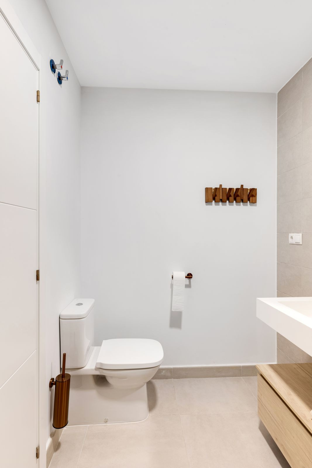 2 Bedroom Penthouse in Estepona - Photo 21