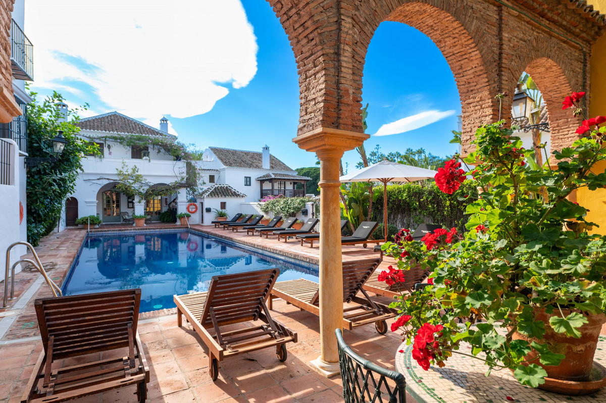3 Bedroom Townhouse in Marbella - Photo 3