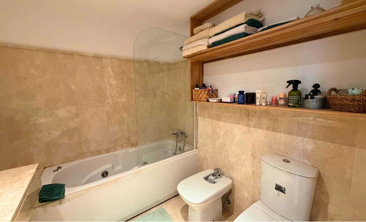 2 Bedroom Apartment in Casares - Photo 20