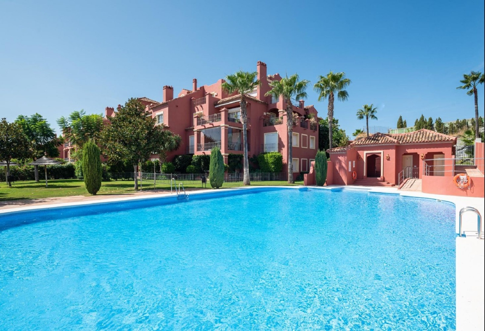 2 Bedroom Apartment in Benahavís - Photo 25