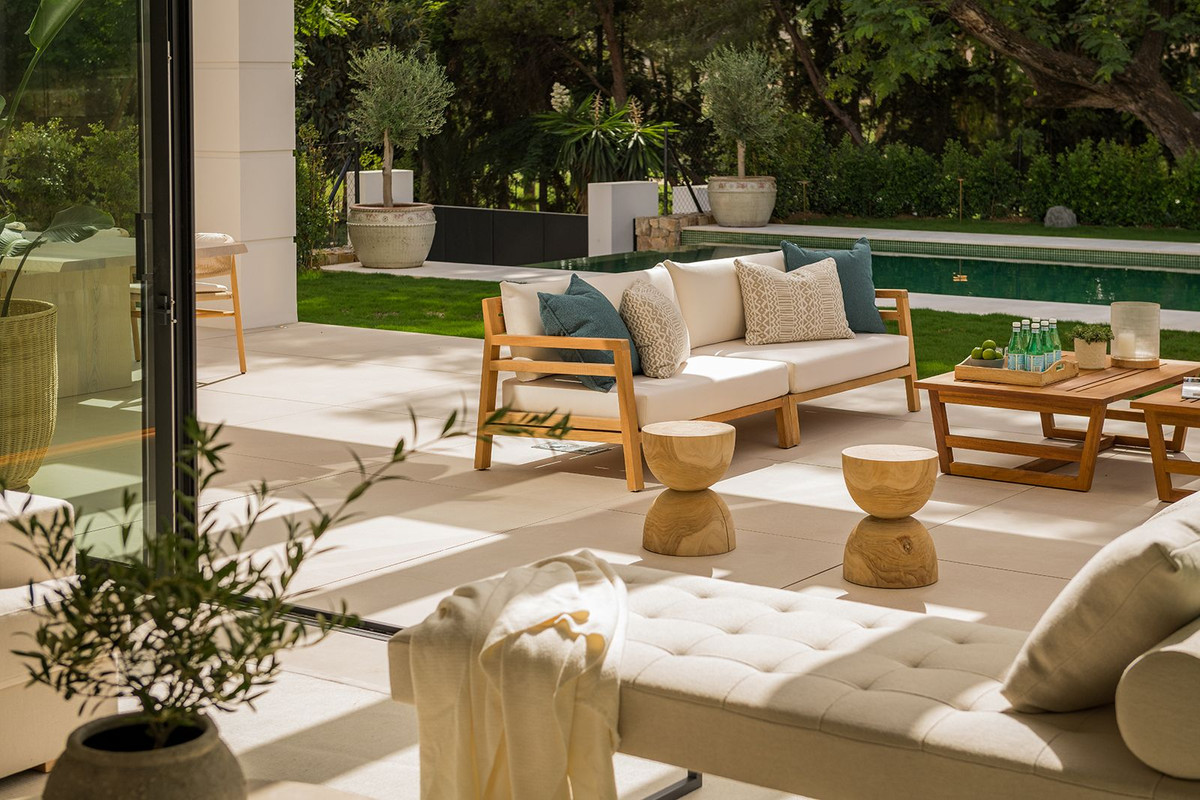 5 Bedroom Villa in Estepona - Photo 38