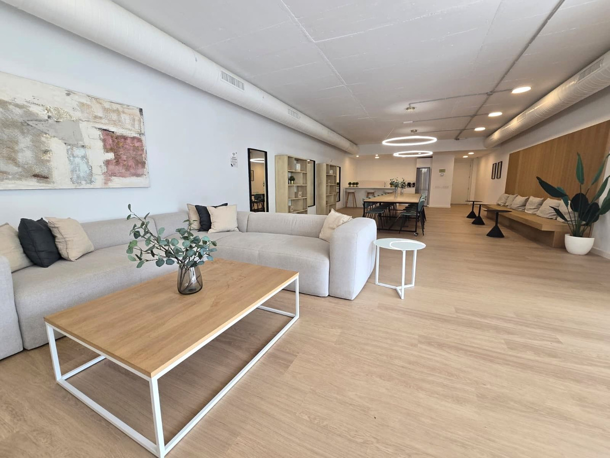 2 Bedroom Apartment in Estepona - Photo 21