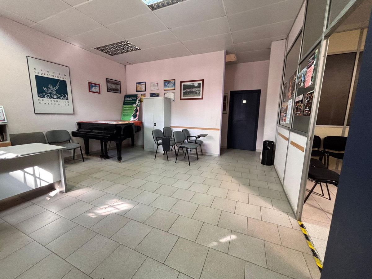 3 Bedroom Apartment in Málaga - Photo 6