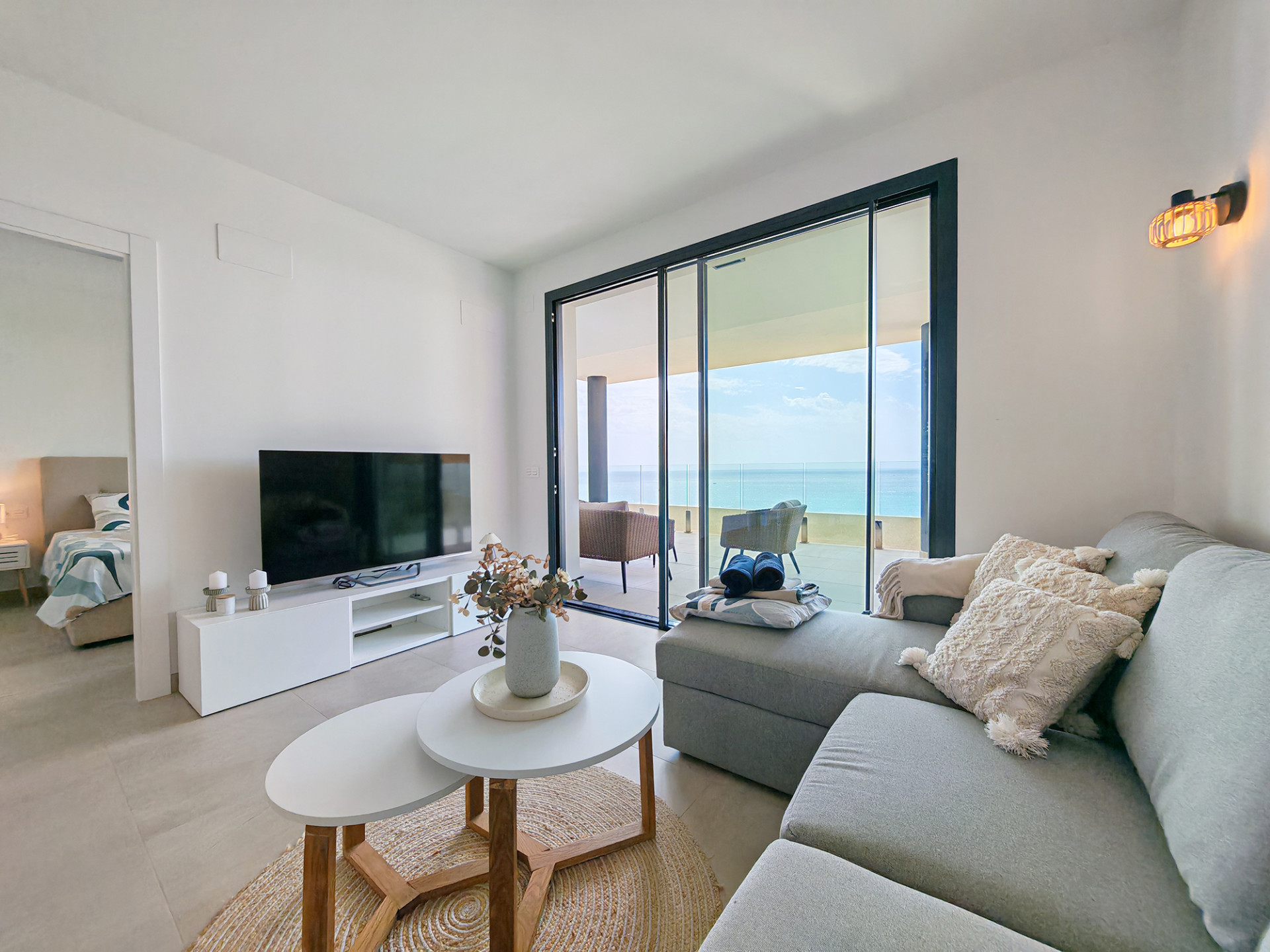2 Bedroom Apartment in Benalmádena - Photo 6