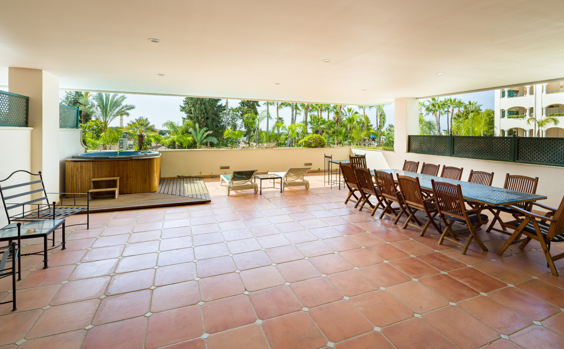2 Bedroom Apartment in Marbella - Photo 26