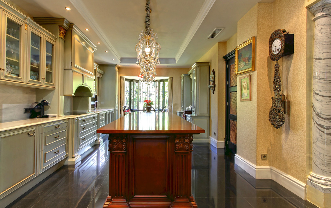 6 Bedroom Villa in Marbella - Photo 17