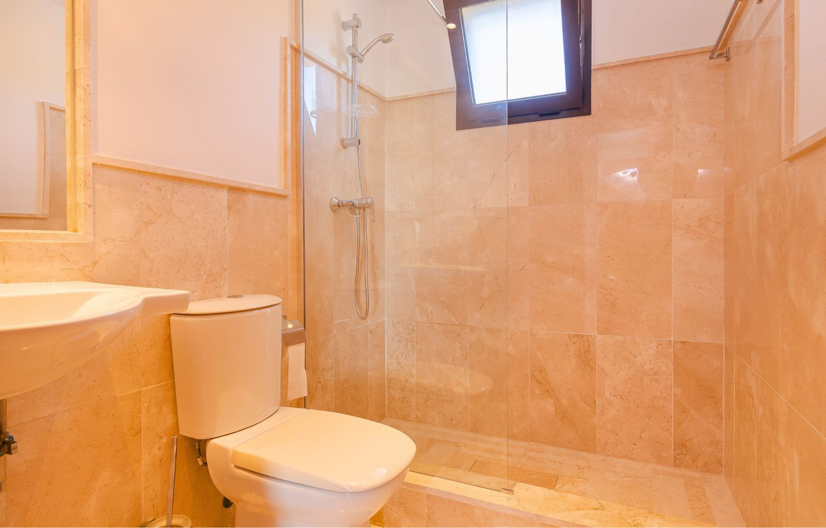 3 Bedroom Penthouse in Casares - Photo 22