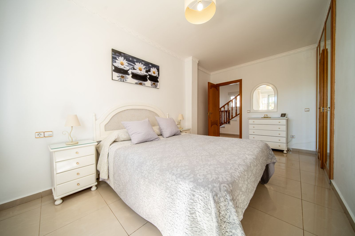 4 Bedroom Villa in Fuengirola - Photo 21