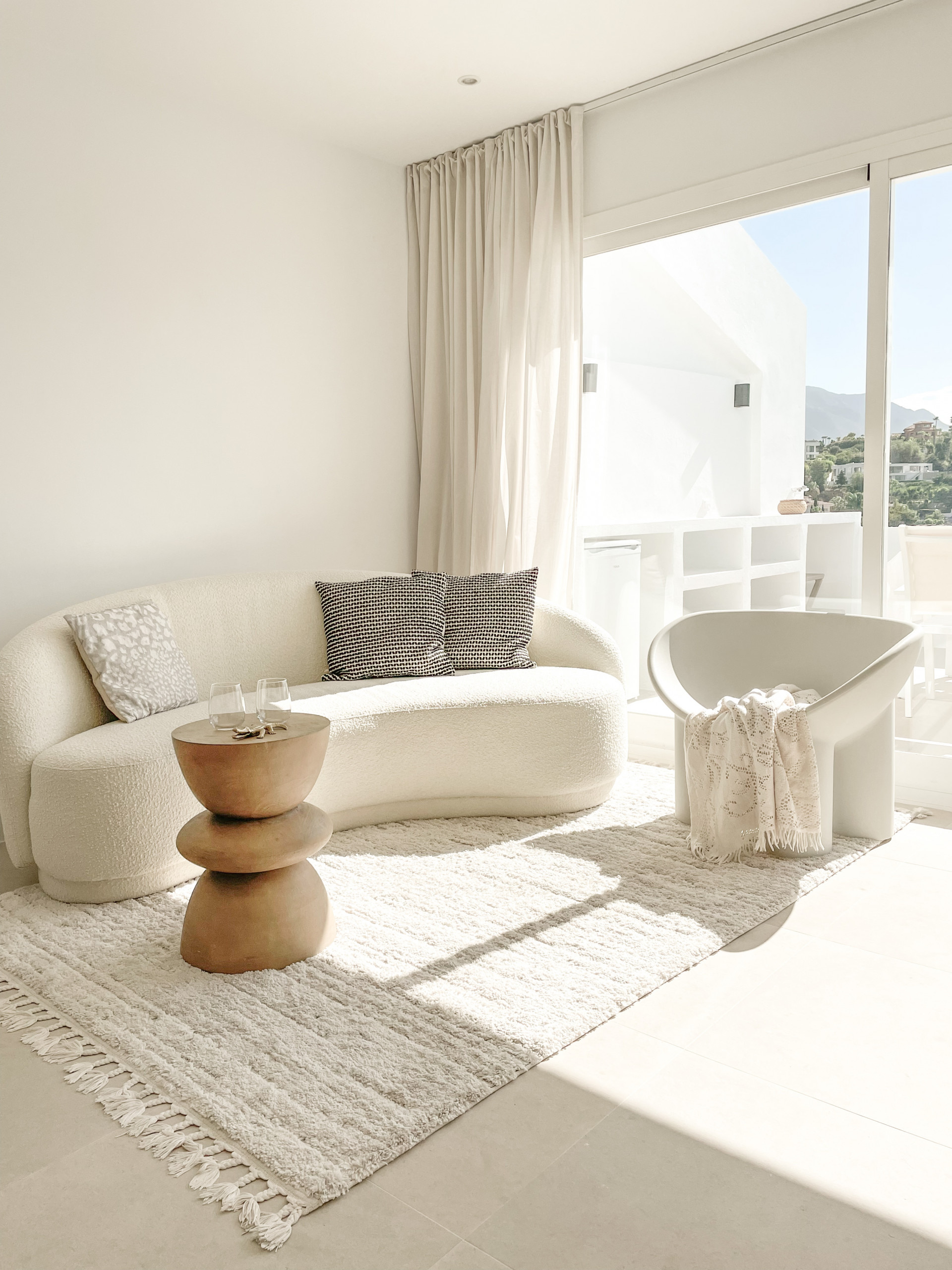 3 Bedroom Penthouse in Benahavís - Photo 5
