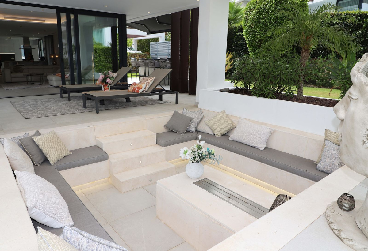 5 Bedroom Villa in Estepona - Photo 15