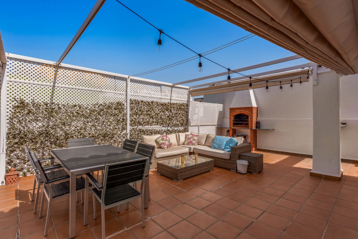 3 Bedroom Penthouse in Estepona - Photo 17