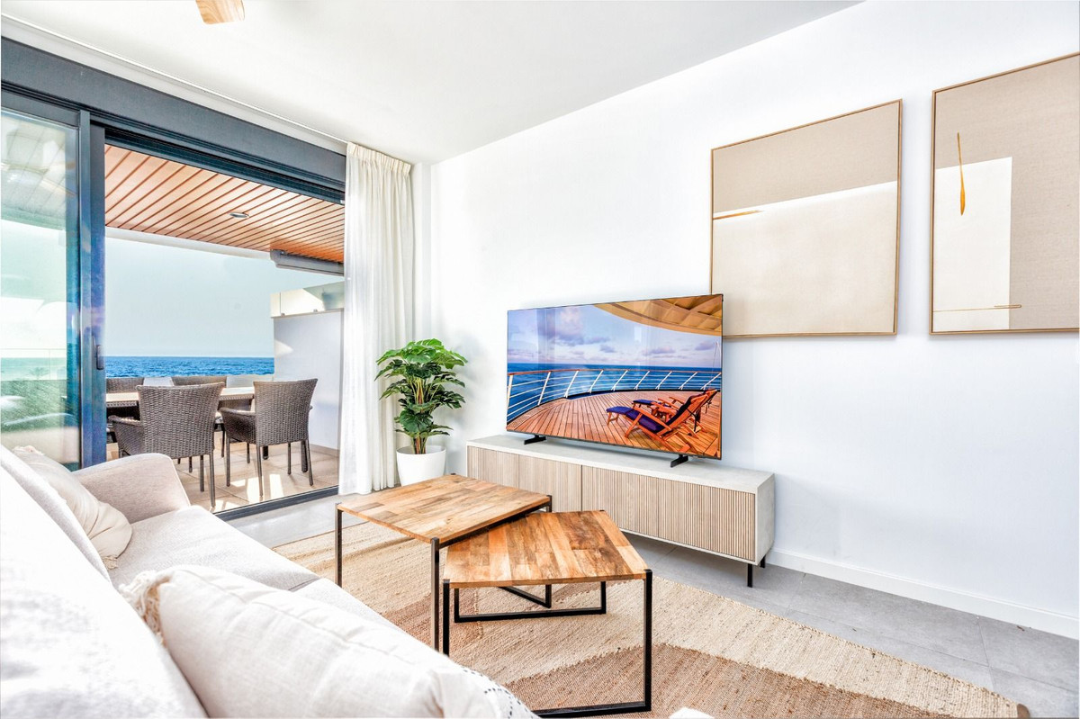 2 Bedroom Apartment in Torremolinos - Photo 8