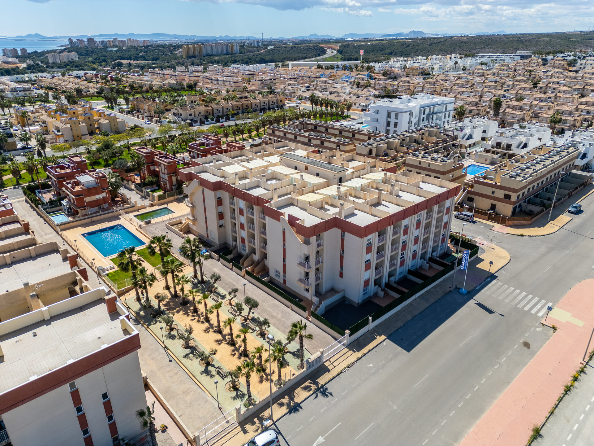 2-bedroom apartment with pool in Alicante, Spain – Photo 6