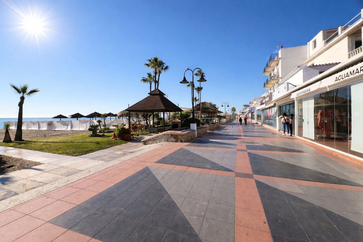 3 Bedroom Apartment in Torremolinos - Photo 2