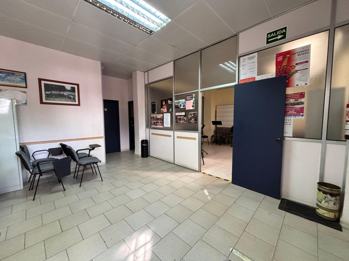 3 Bedroom Apartment in Málaga - Photo 3