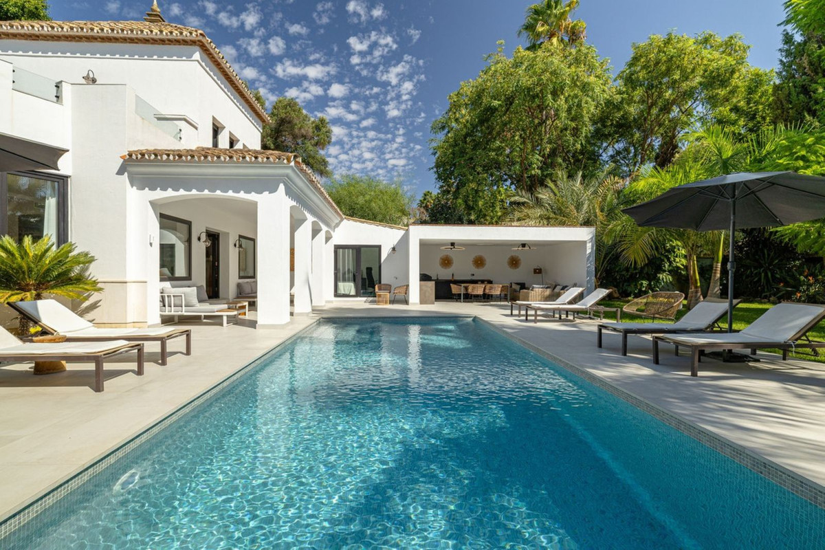 5 Bedroom Villa in Estepona - Photo 8