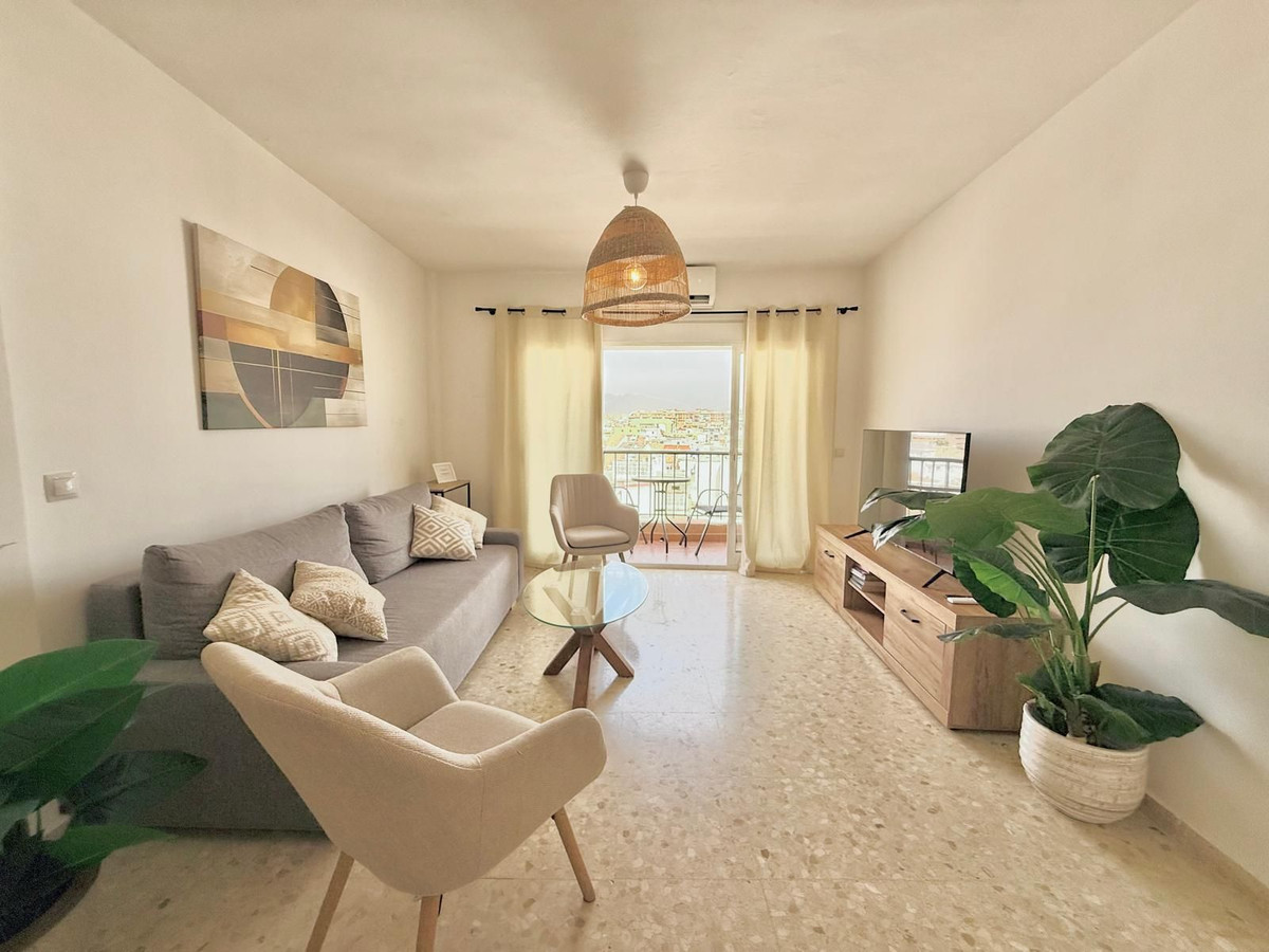 2 Bedroom Penthouse in Fuengirola - Photo 10