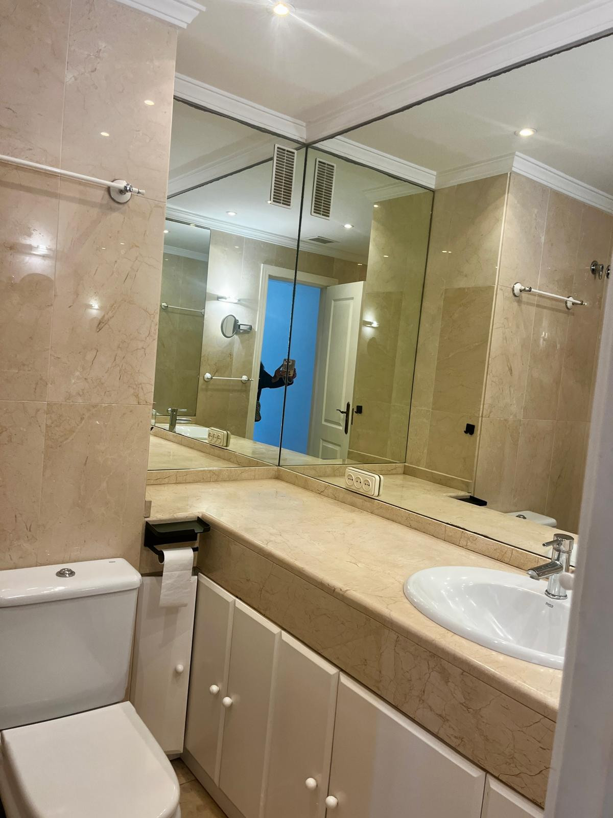 3 Bedroom Apartment in Marbella - Photo 17