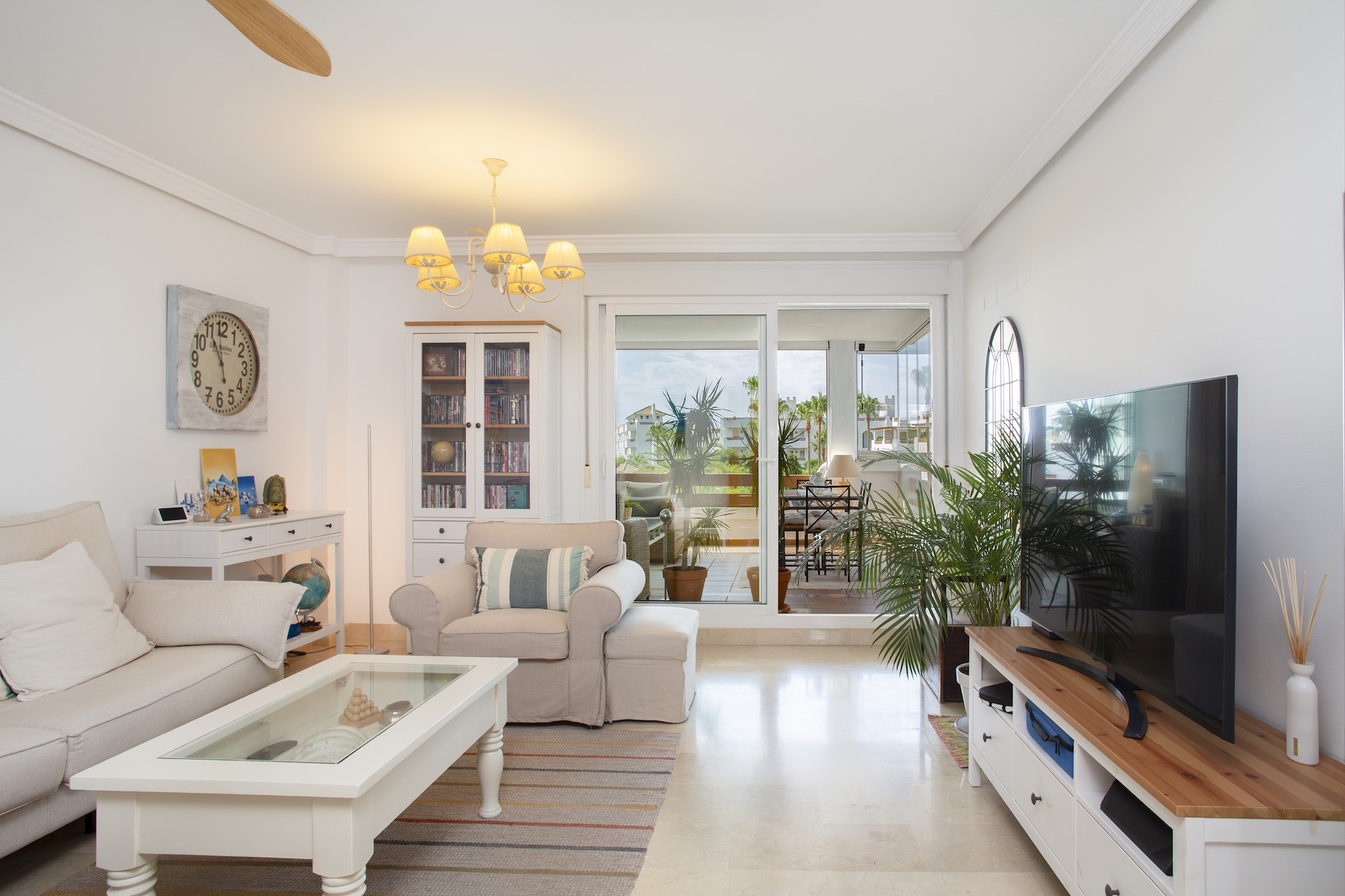 2 Bedroom Apartment in Estepona - Photo 4