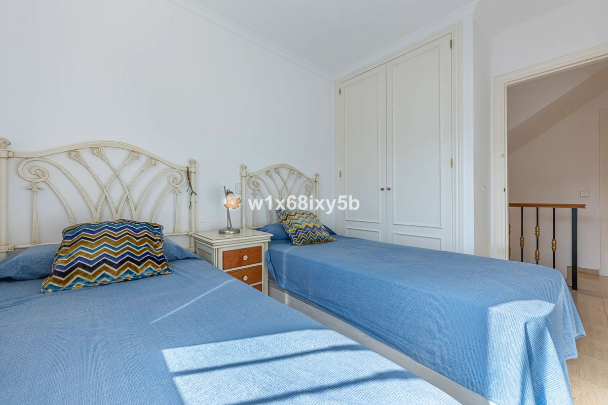 4 Bedroom Townhouse in San Pedro de Alcántara - Photo 19
