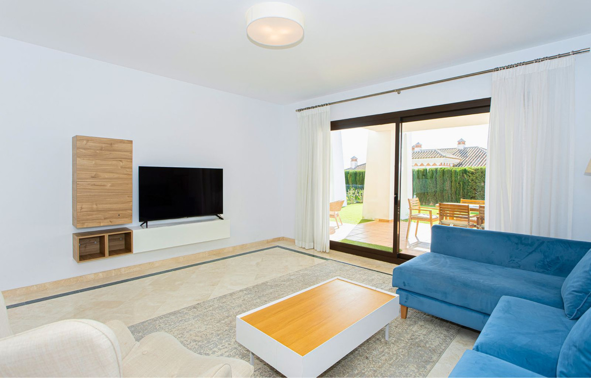 2 Bedroom Apartment in Casares - Photo 10