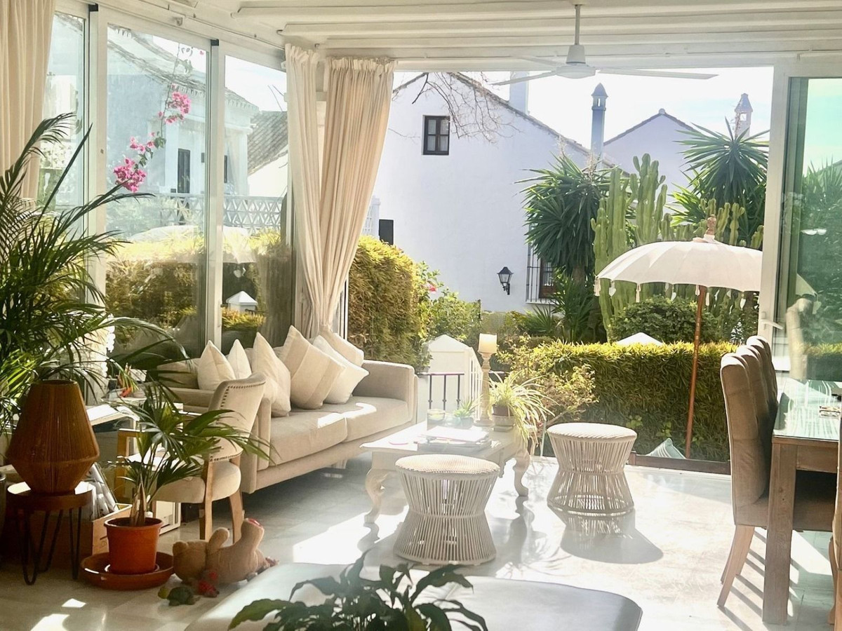 3 Bedroom Townhouse in Marbella - Photo 2