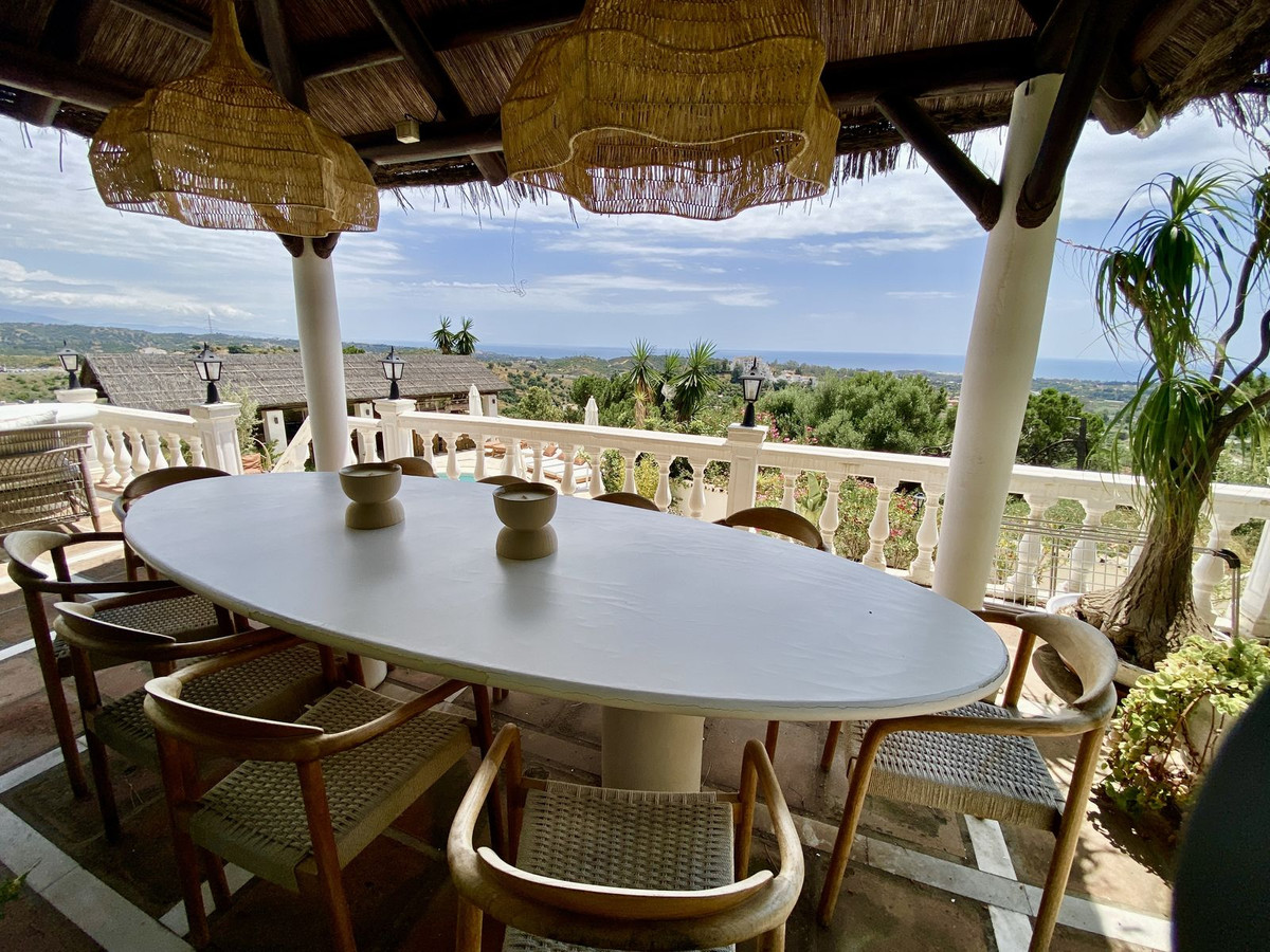 4 Bedroom Villa in Estepona - Photo 23