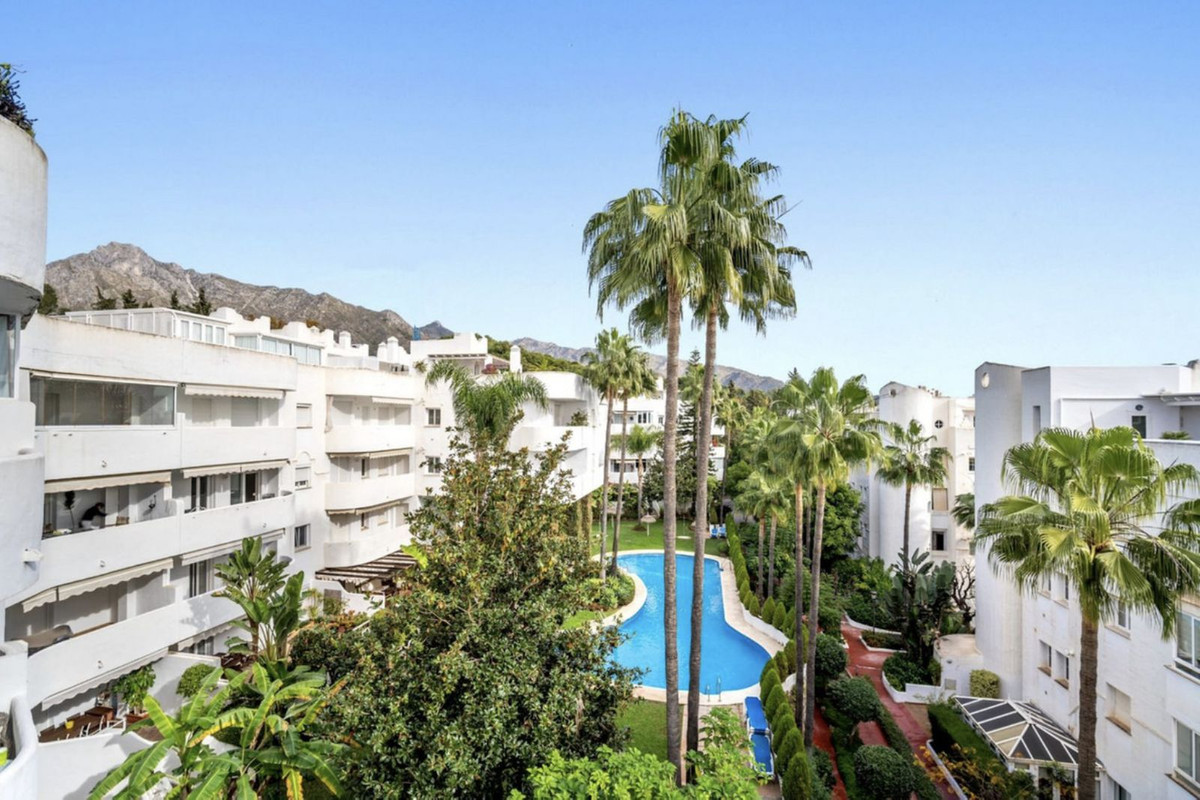 4 Bedroom Apartment in Marbella - Photo 29