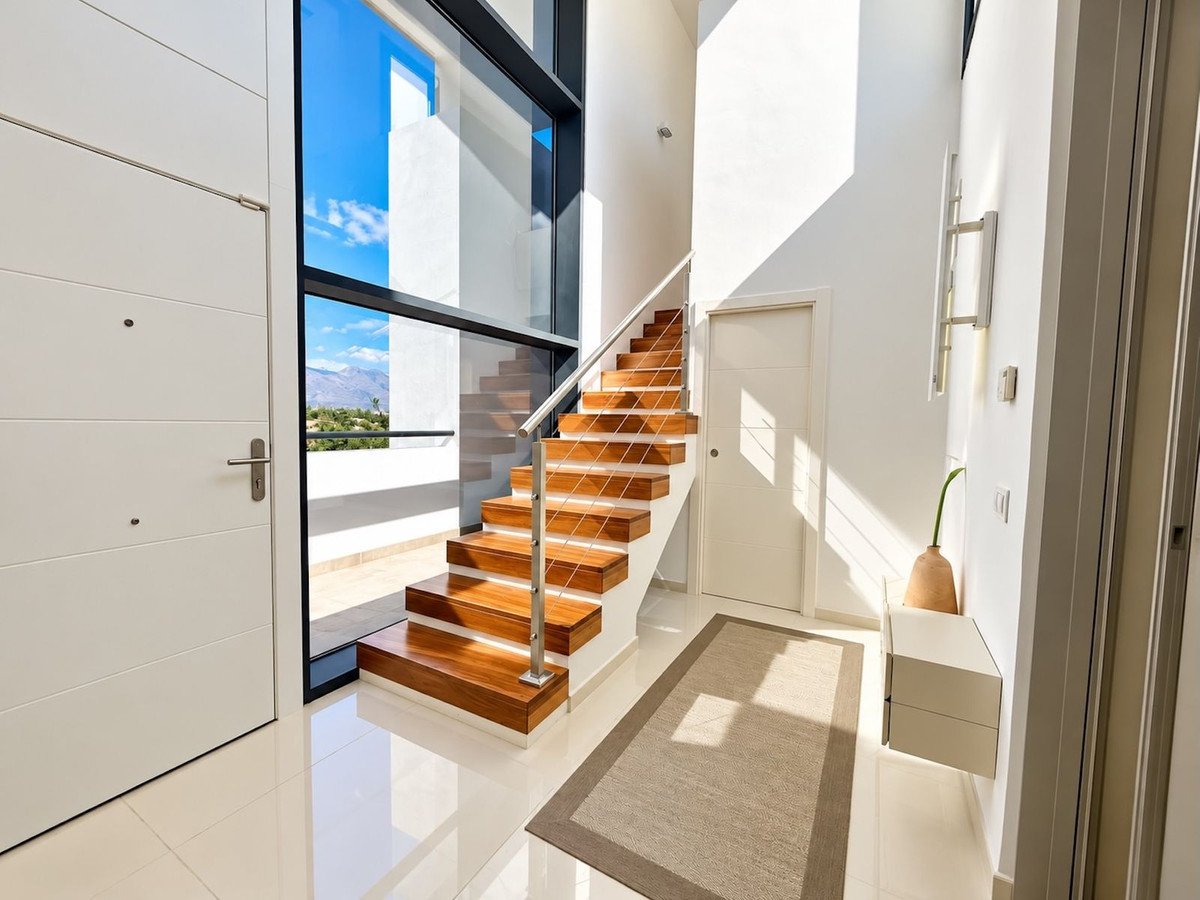 3 Bedroom Penthouse in Benahavís - Photo 12