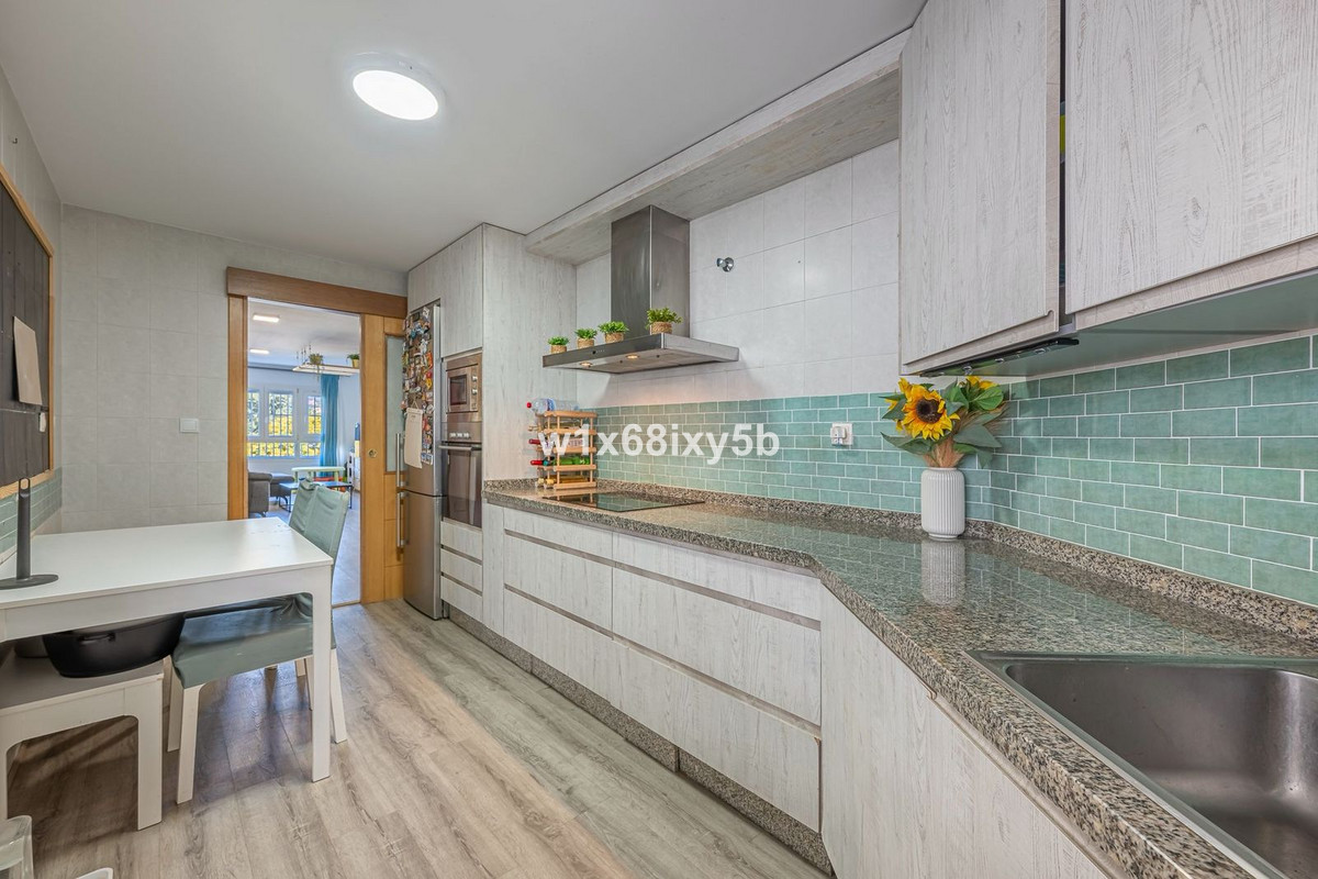 3 Bedroom Apartment in Marbella - Photo 7