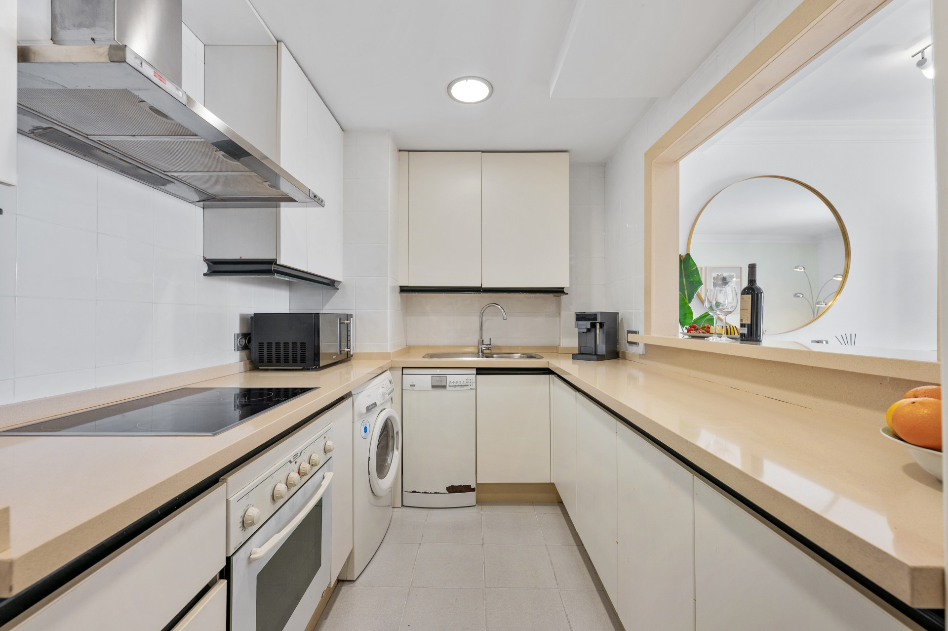 2 Bedroom Apartment in Marbella - Photo 6