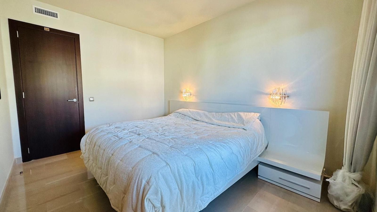 3 Bedroom Apartment in Marbella - Photo 12