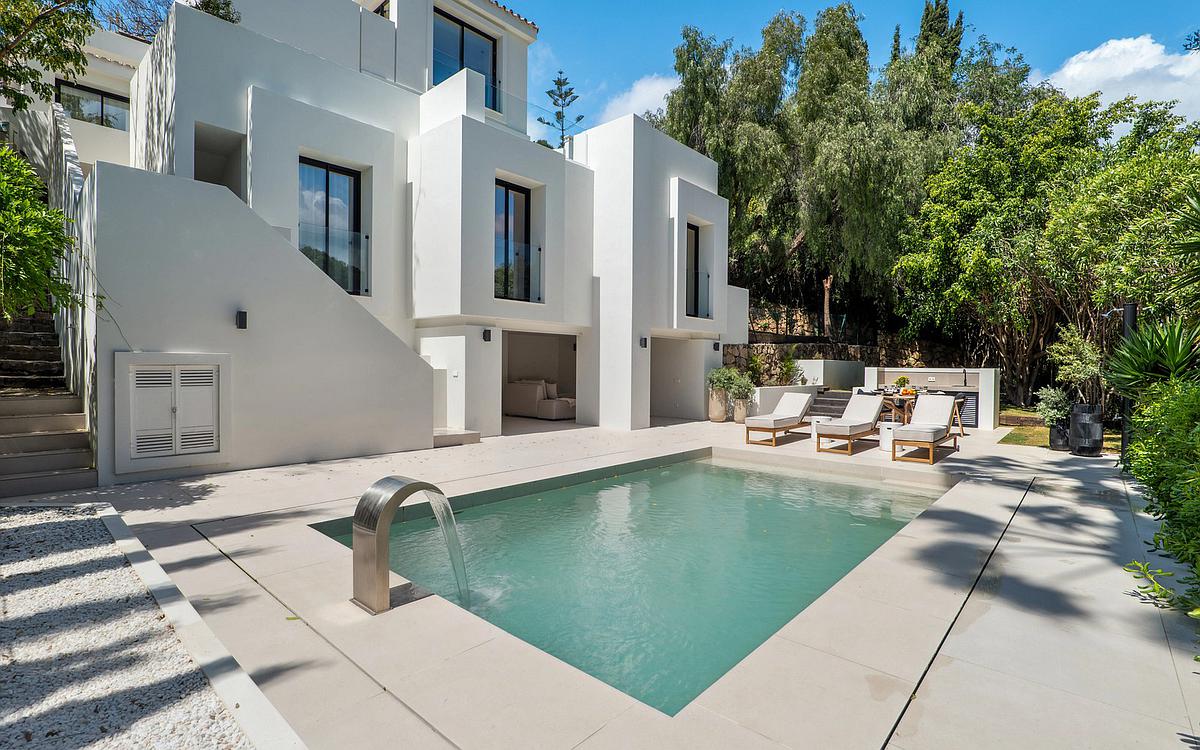 5 Bedroom Villa in Marbella - Photo 3