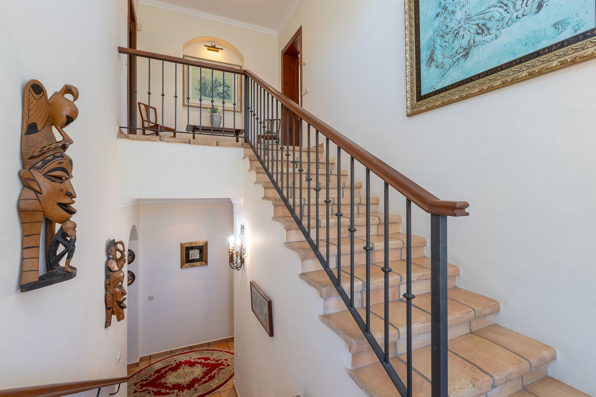 5 Bedroom Villa in Marbella - Photo 14