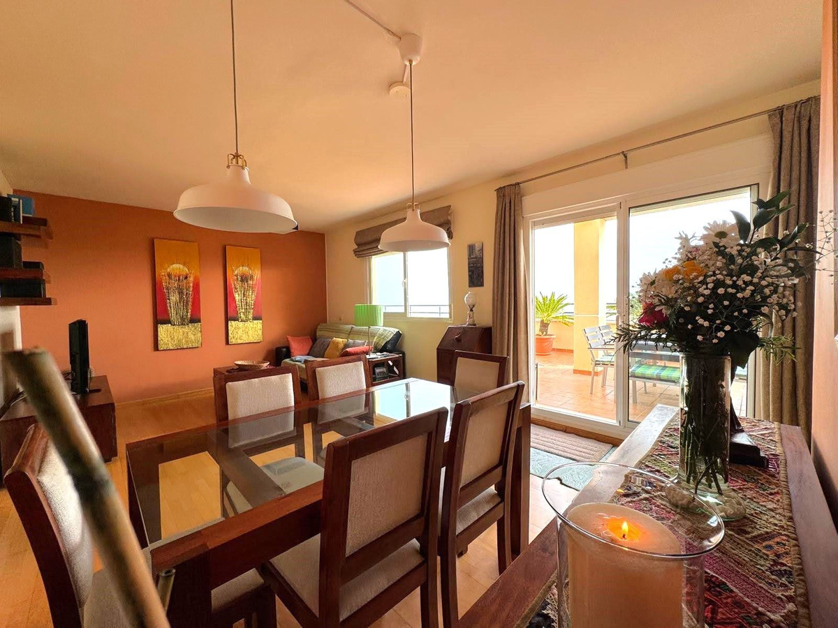 4 Bedroom Penthouse in Torremolinos - Photo 6