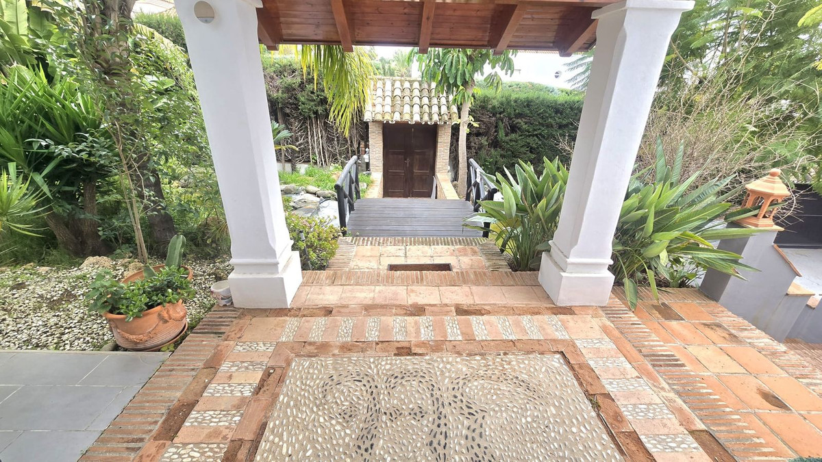 8 Bedroom Villa in Marbella - Photo 41