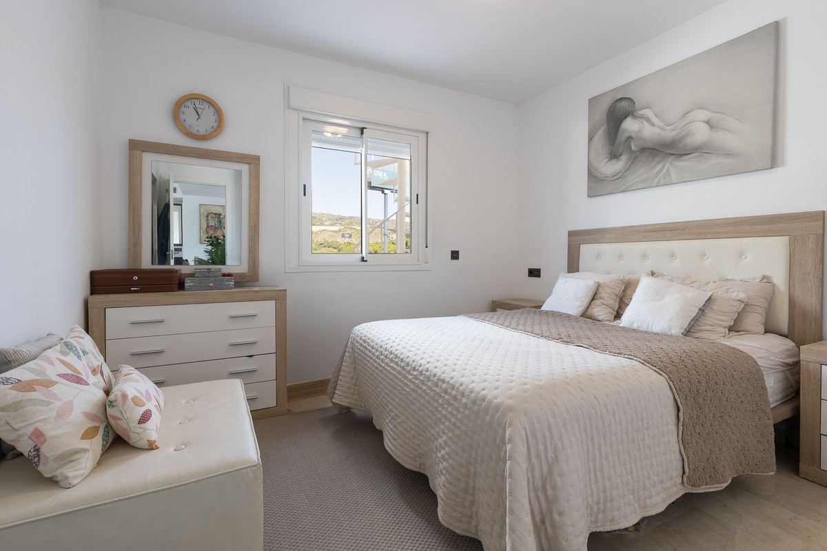2 Bedroom Apartment in Torremolinos - Photo 18