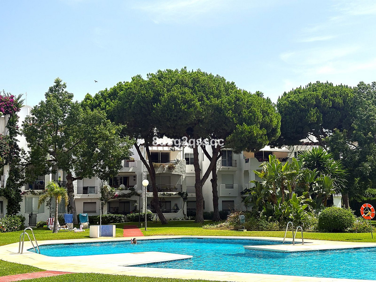 3 Bedroom Apartment in Estepona - Photo 7